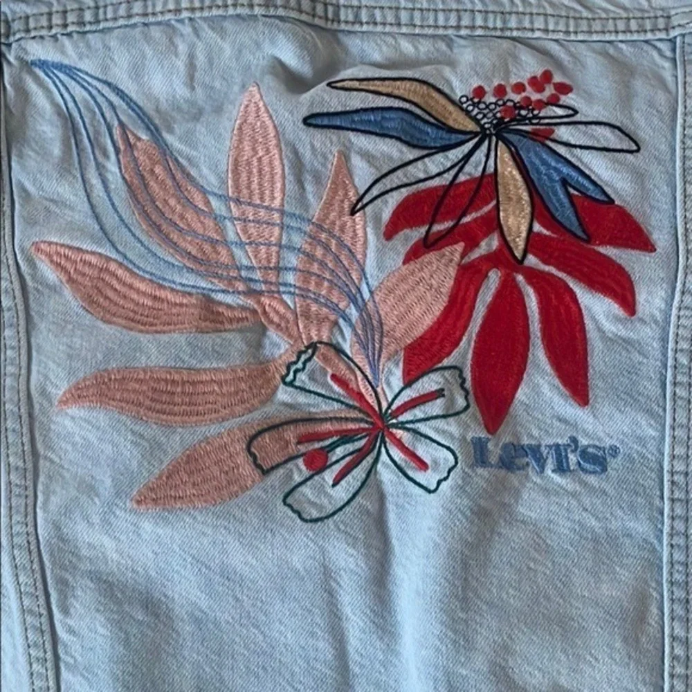 Levis Vintage Light Wash Cotton Denim Trucker‎ Jacket Floral Embroidery Mens M